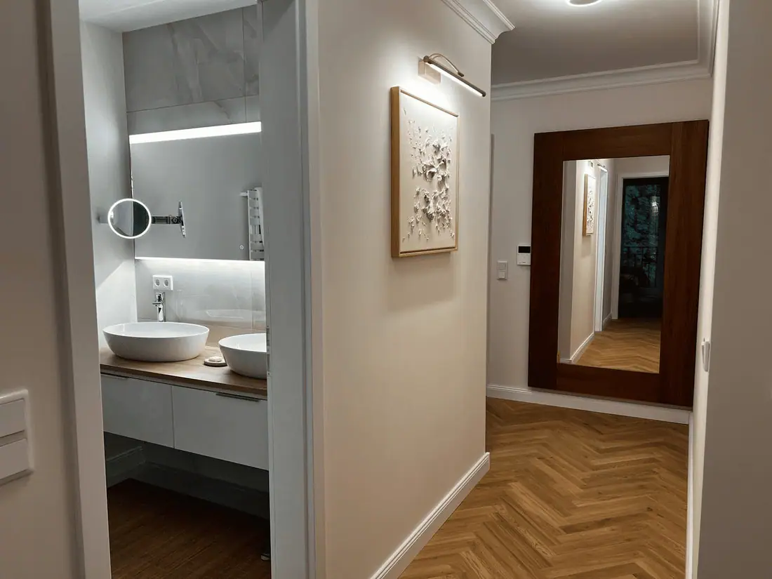 Renoviertes modernes Wohnzimmer